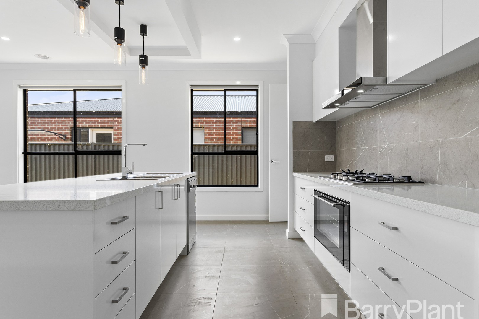 18 Offaly Street, Alfredton, VIC 3350 - Thumbnail 2 - 28/01/2022