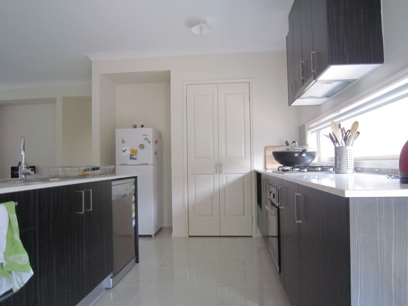 18 Powell Street, Craigieburn, VIC 3064, Craigieburn - Thumbnail 3