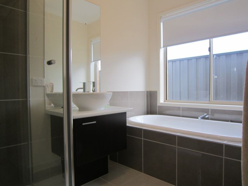 18 Powell Street, Craigieburn, VIC 3064, Craigieburn - Thumbnail 7
