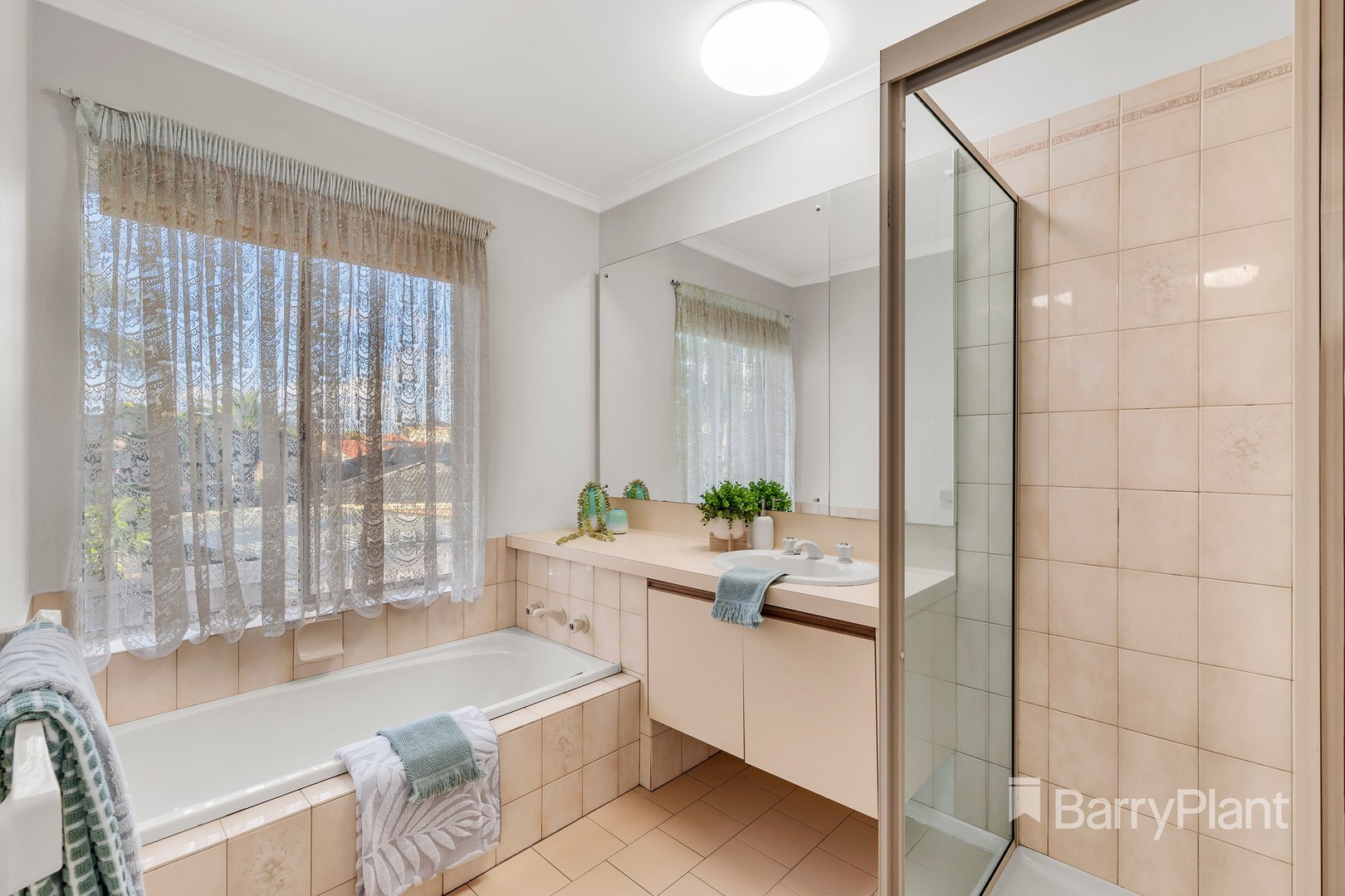 18 Prince Of Wales Avenue, Mill Park, VIC 3082, Mill Park - Thumbnail 4