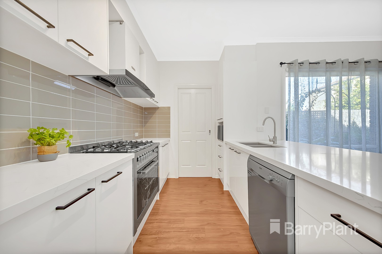 18 Redbark Hill Circuit, South Morang, VIC 3752, South Morang - Thumbnail 4