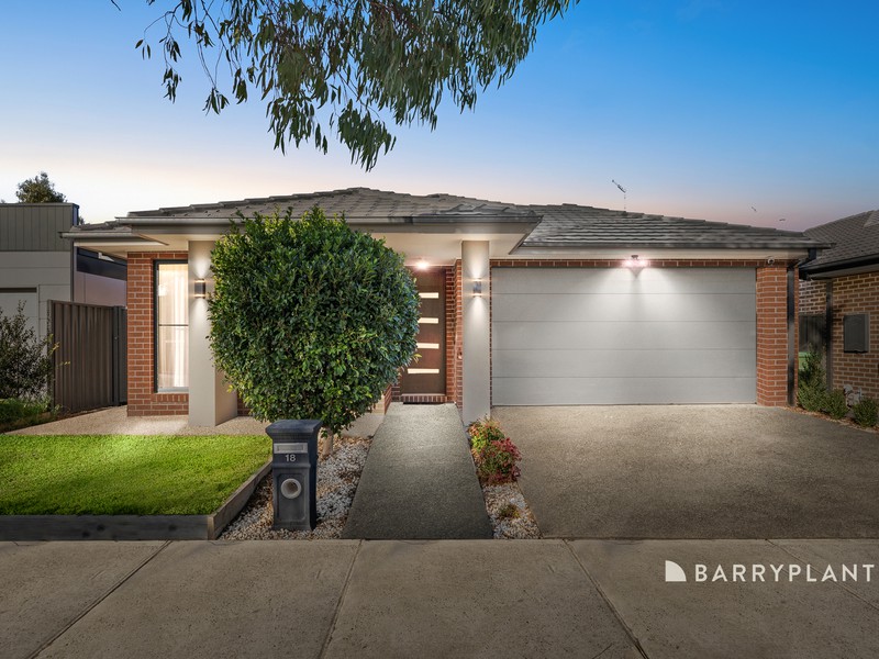 18 Revelstoke Crescent, Pakenham, VIC 3810 - Image - 07/05/2025