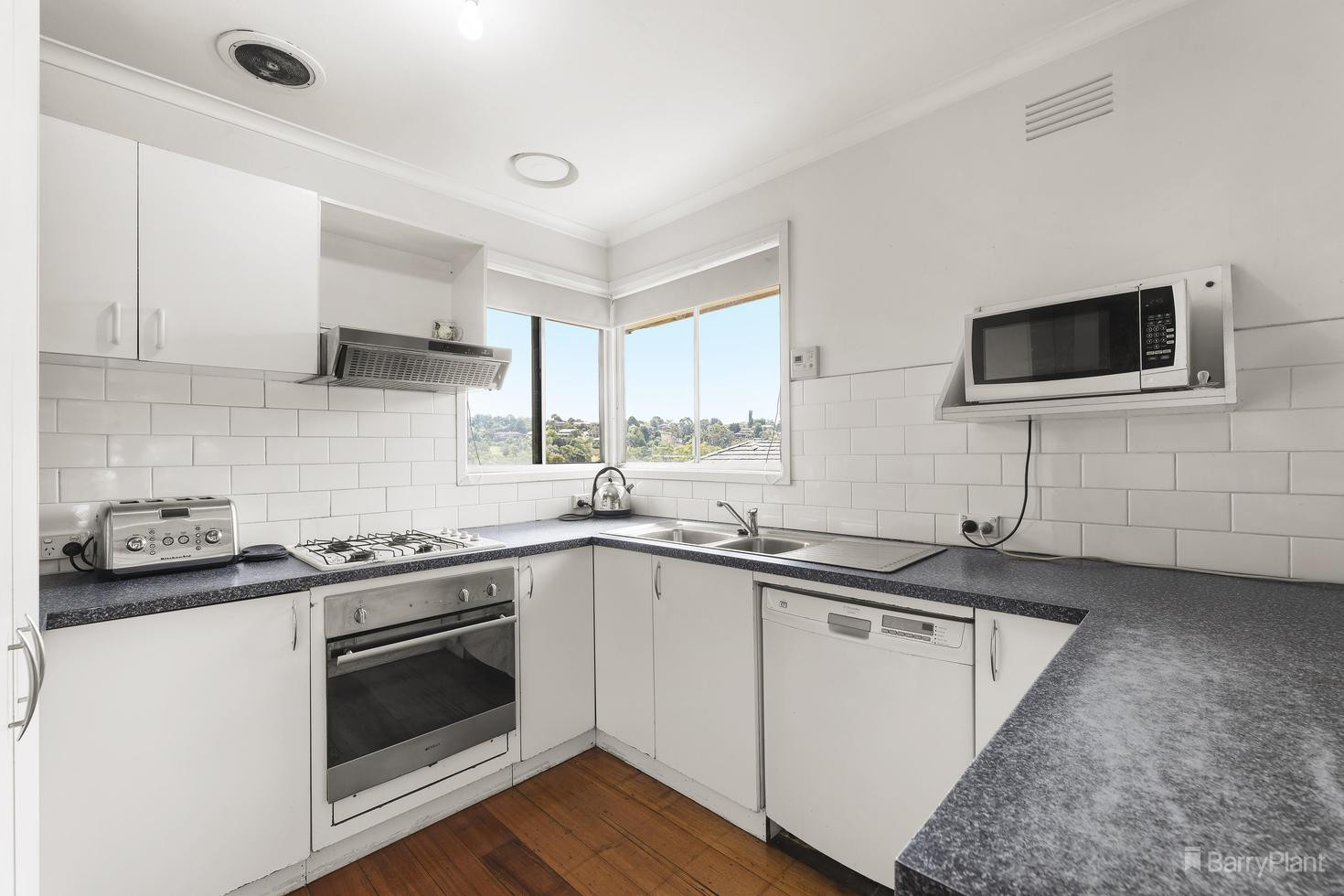 18 Russell Avenue, Mooroolbark, VIC 3138, Mooroolbark - Thumbnail 3
