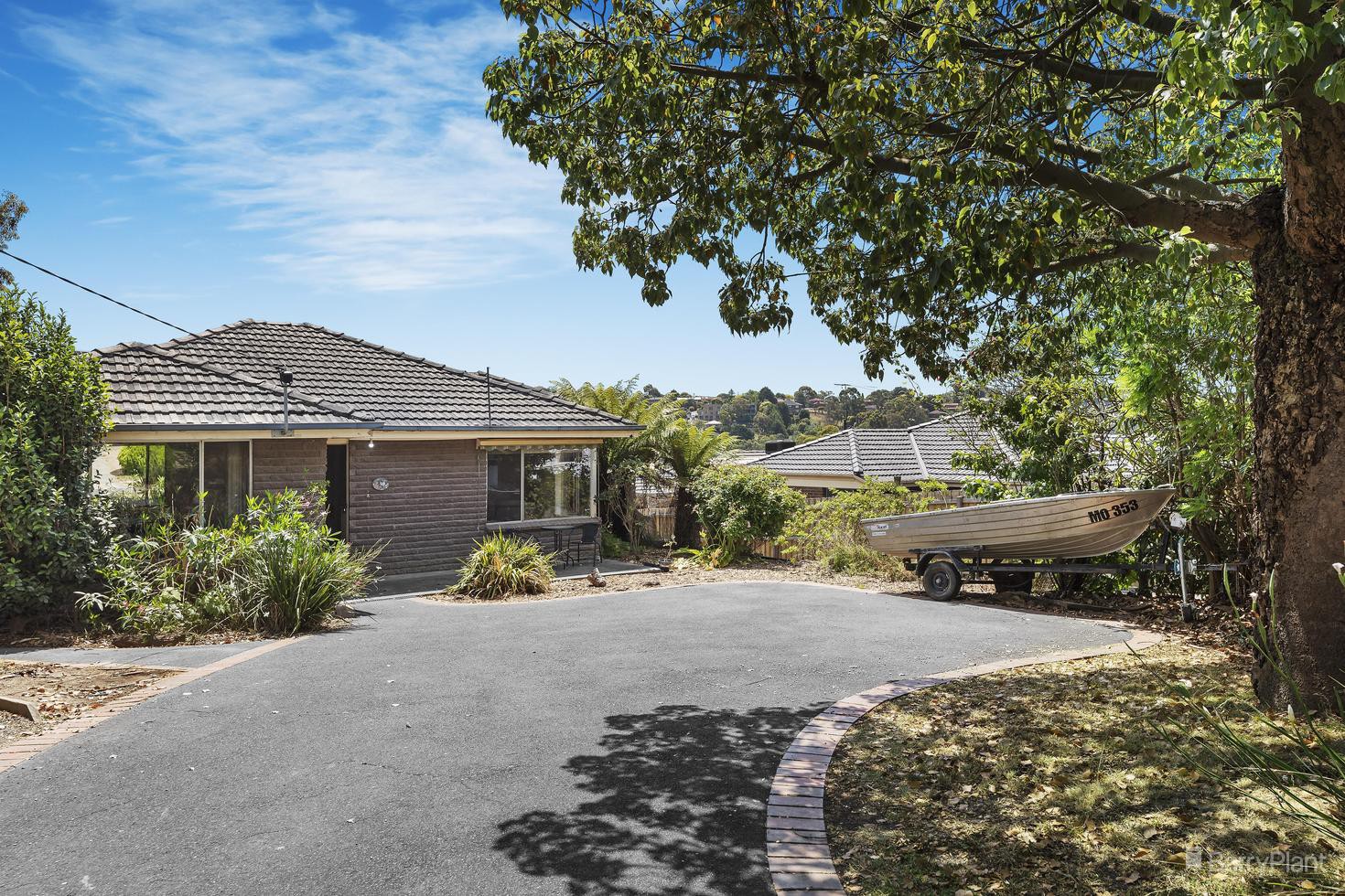 18 Russell Avenue, Mooroolbark, VIC 3138, Mooroolbark - Thumbnail 2