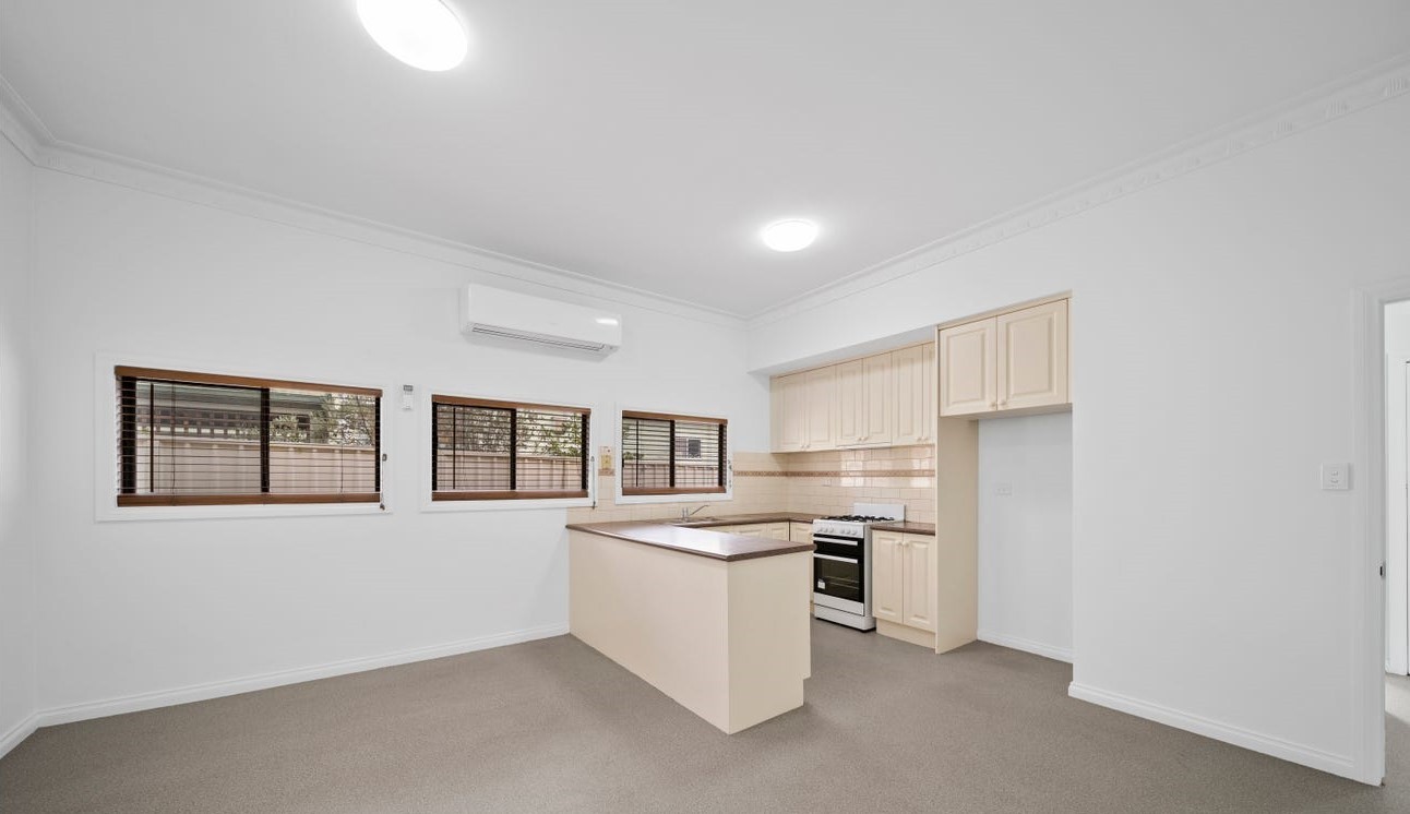 18 Russell Street, Quarry Hill, VIC 3550 - Thumbnail 1 - 27/09/2021