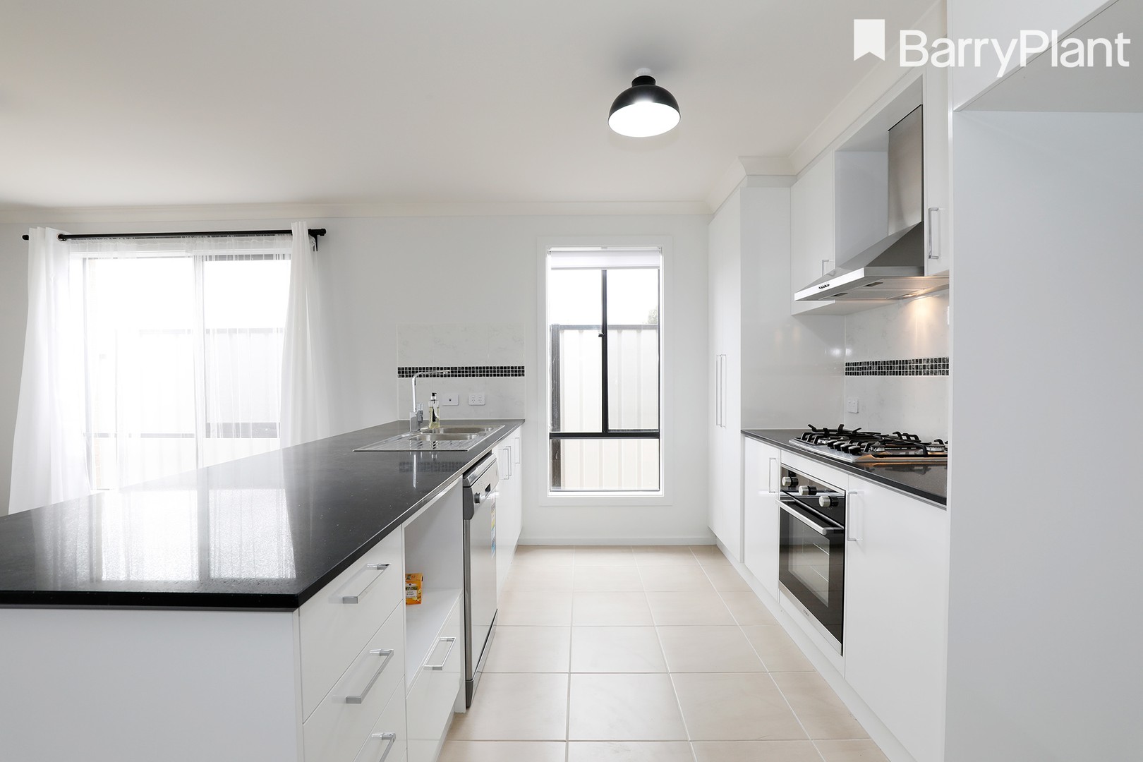 18 Salim Way, Clyde North, VIC 3978 - Thumbnail 2 - 09/11/2020