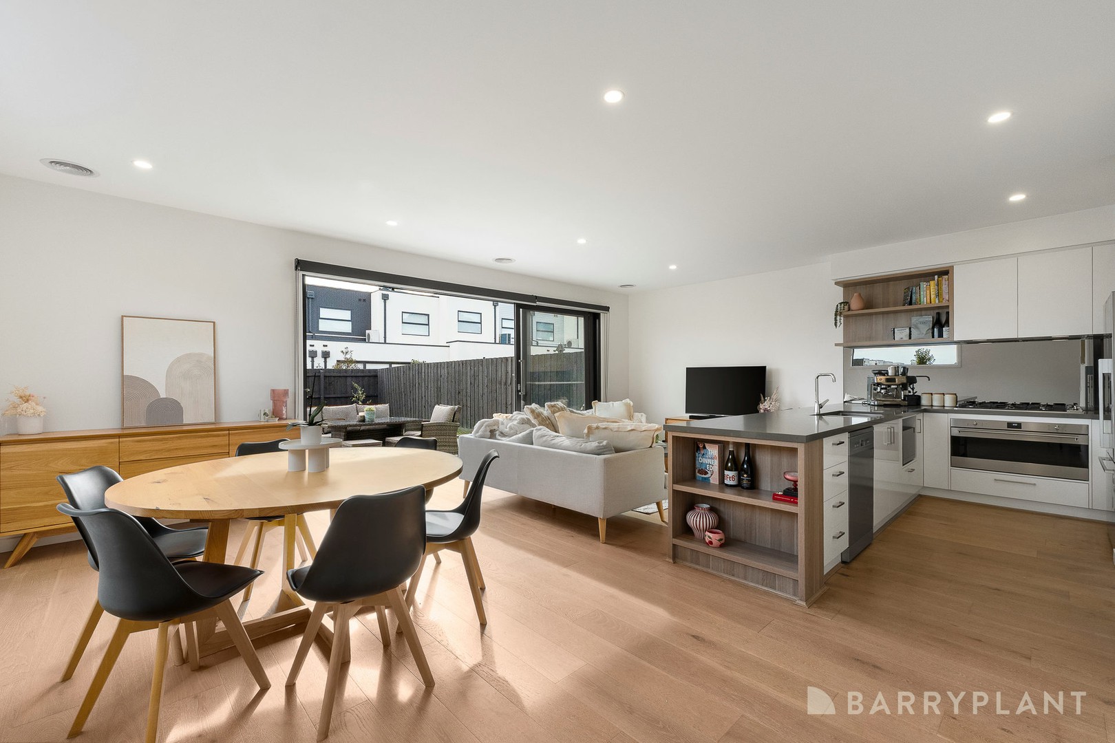 18 Savoy Grove, Cranbourne North, VIC 3977 - Thumbnail 2 - 08/04/2026