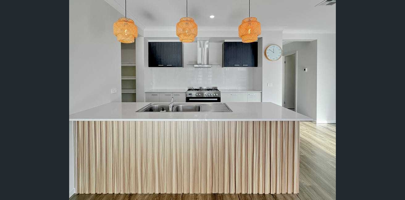 18 Schefflera Street, Craigieburn, VIC 3064, Craigieburn - Thumbnail 2