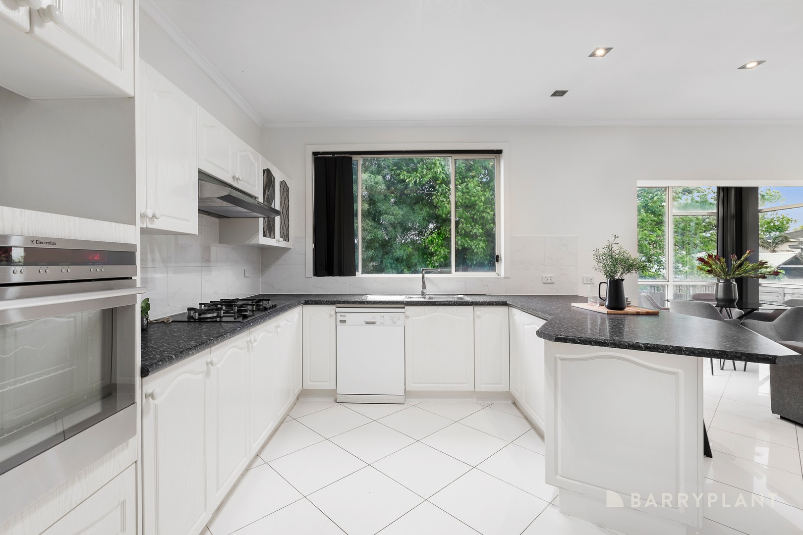 18 Shelford Grove, Dingley Village, VIC 3172, Dingley Village - Thumbnail 3