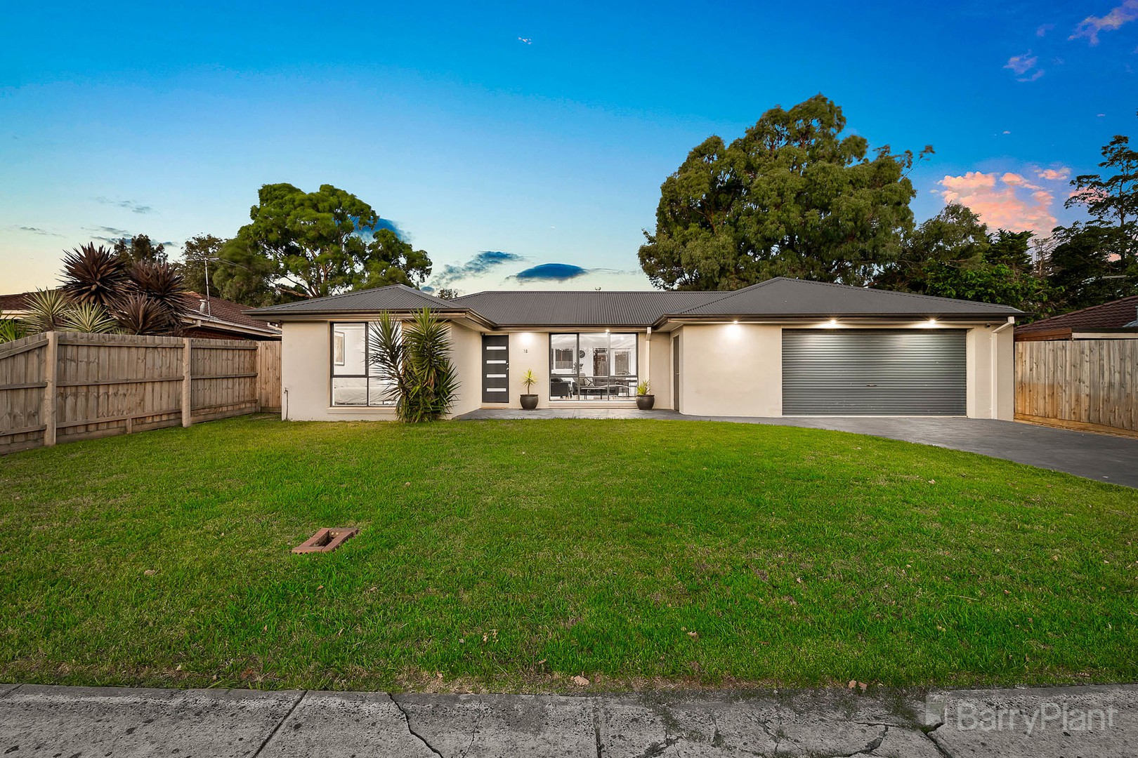 18 Smethurst Avenue, Pakenham, VIC 3810, Pakenham - Thumbnail 2