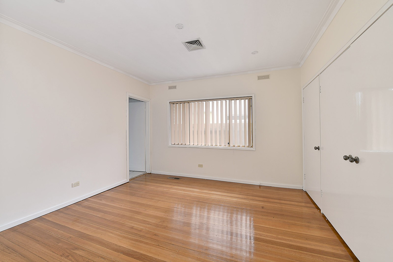 18 Sovereign Way, Avondale Heights, VIC 3034, Avondale Heights - Thumbnail 4