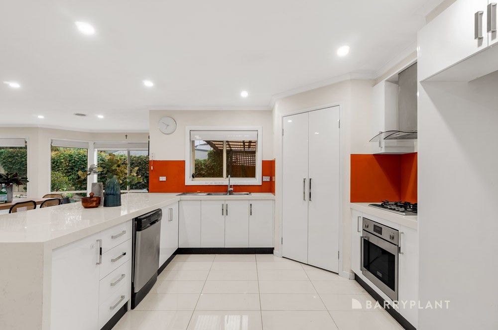 18 Stockdale Way, Mill Park, VIC 3082, Mill Park - Thumbnail 4