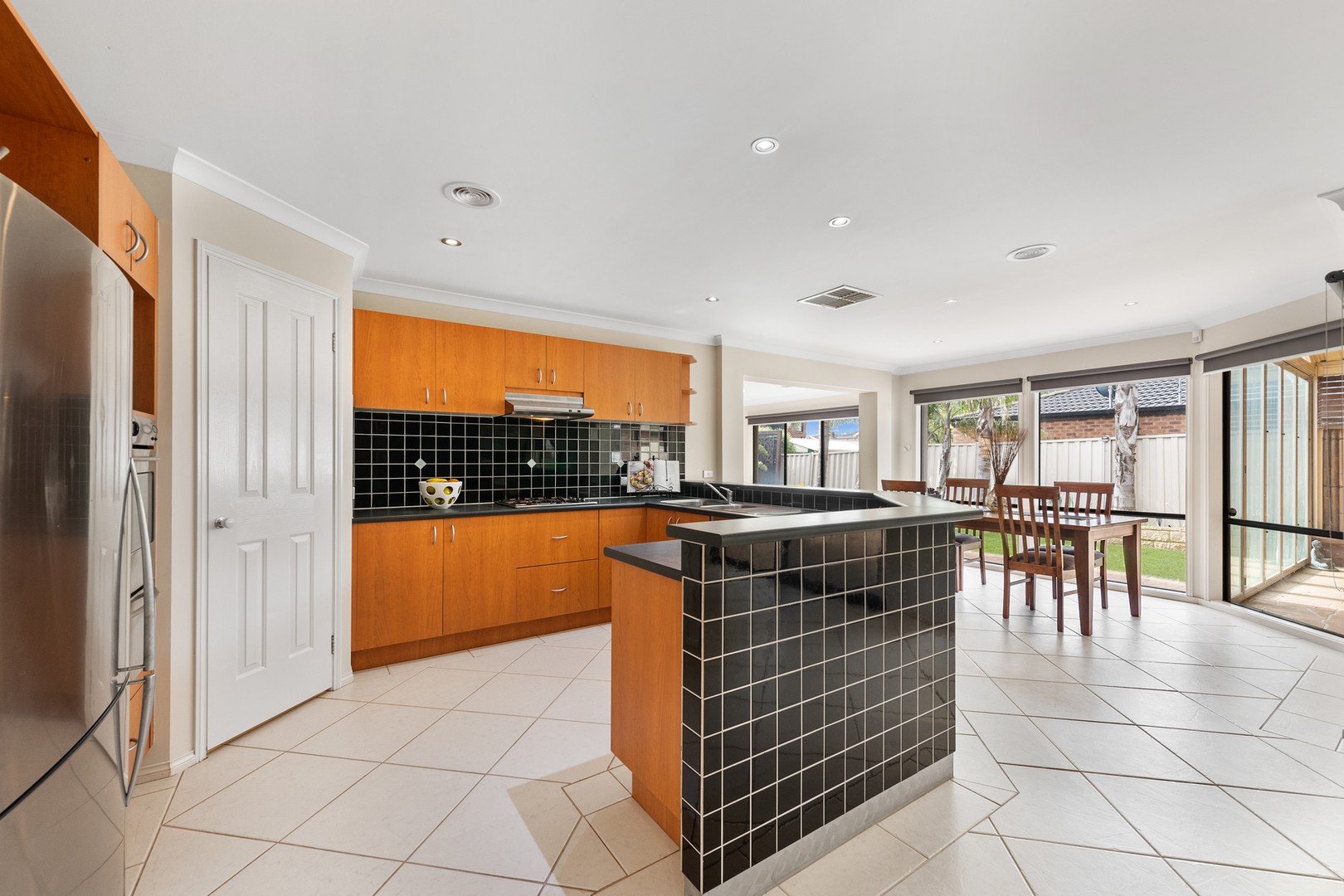 18 Summerhill Drive, Hillside, VIC 3037, Hillside - Thumbnail 3