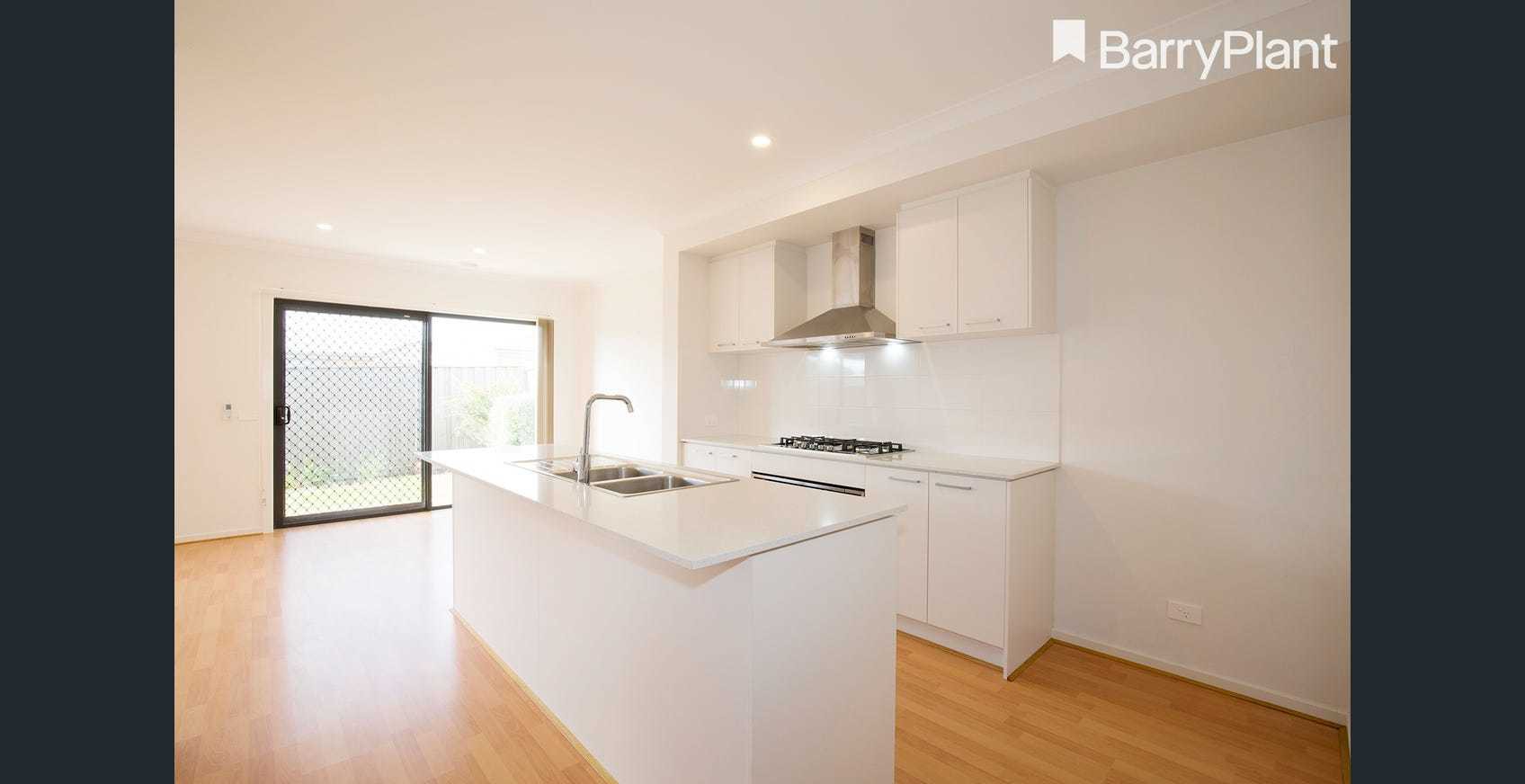 18 Swindale Way, Clyde North, VIC 3978, Clyde North - Thumbnail 4