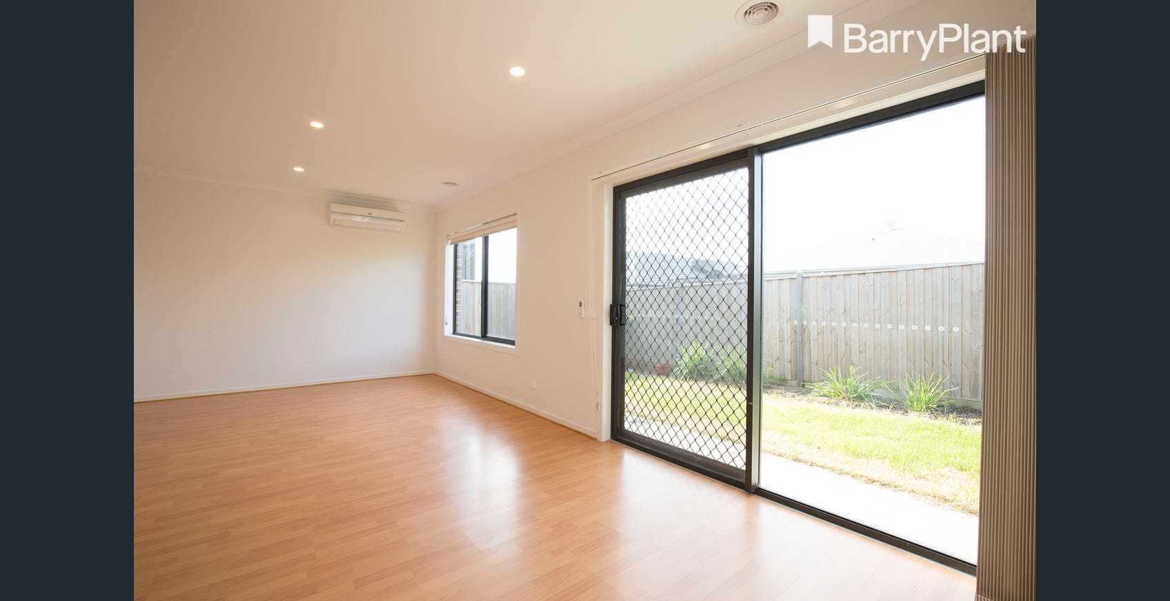 18 Swindale Way, Clyde North, VIC 3978, Clyde North - Thumbnail 6