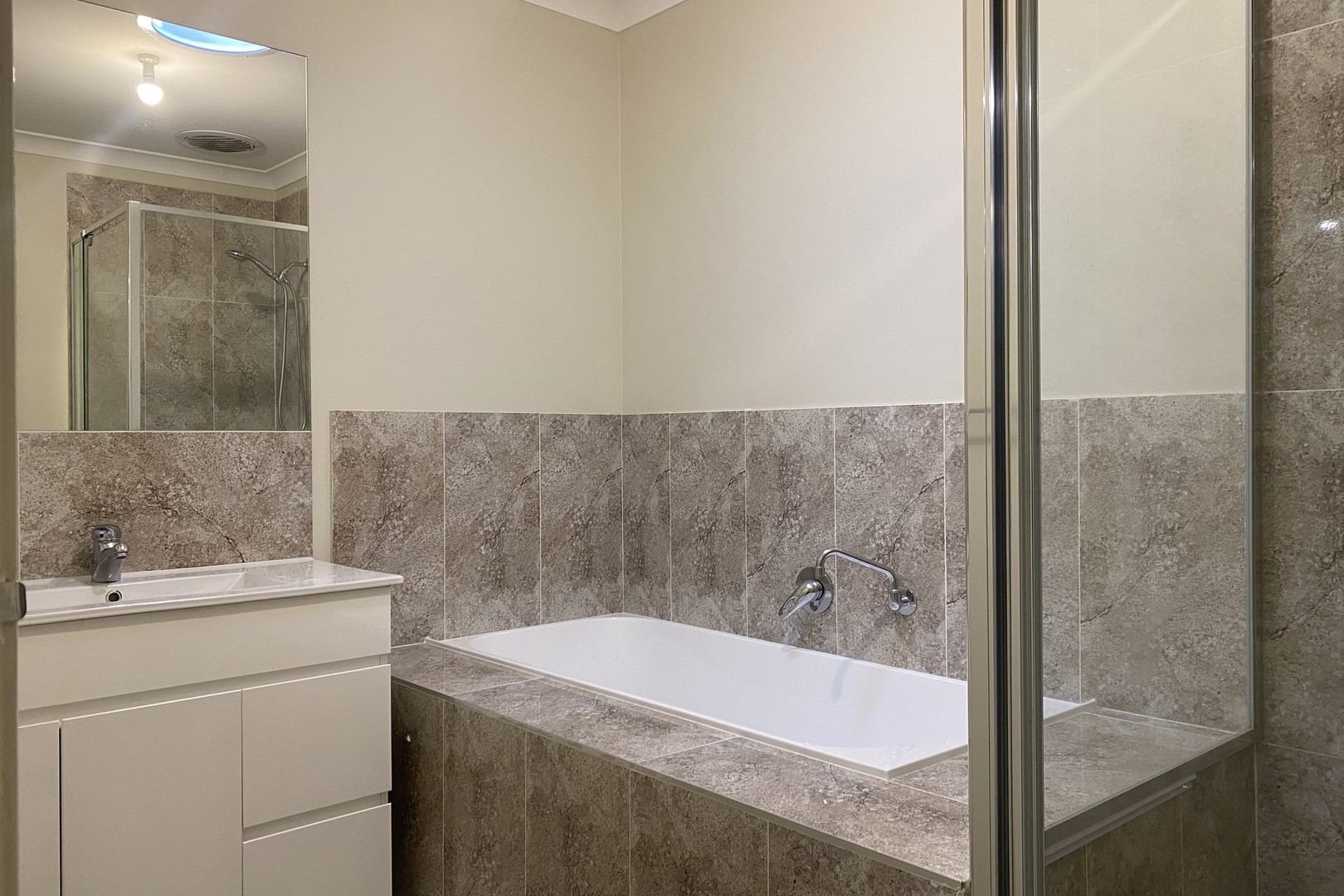 18 Titan Lodge Walk, Pakenham, VIC 3810, Pakenham - Thumbnail 6