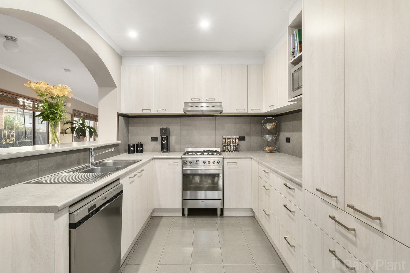 18 Venice Avenue, Mitcham, VIC 3132, Mitcham - Thumbnail 3