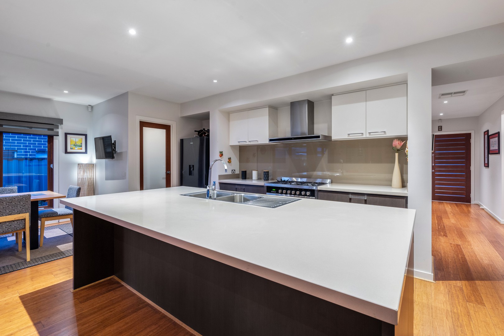 18 Versant Drive, Craigieburn, VIC 3064, Craigieburn - Thumbnail 2