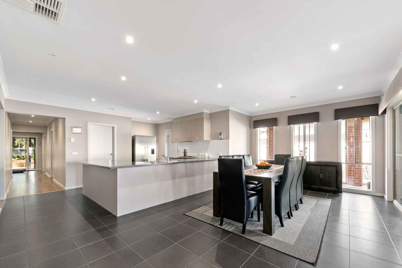 18 Villella Drive, Pakenham, VIC 3810 - Thumbnail 2 - 28/07/2026