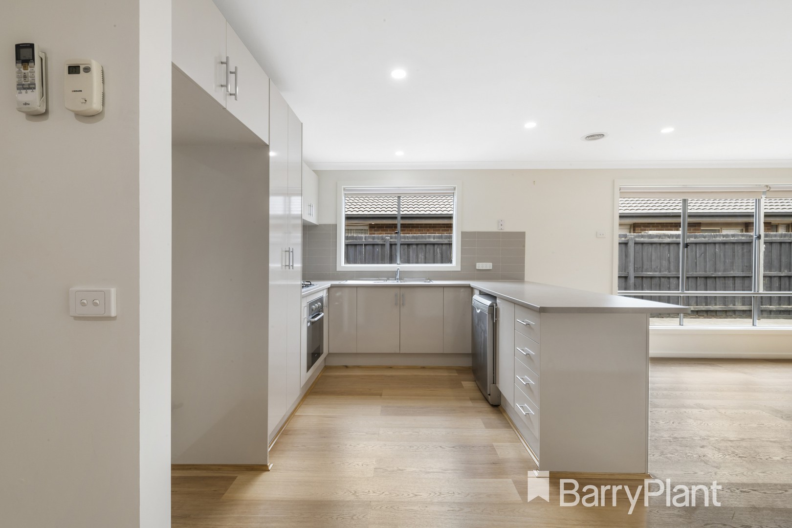 18 Wakefields Drive, Brookfield, VIC 3338, Brookfield - Thumbnail 2