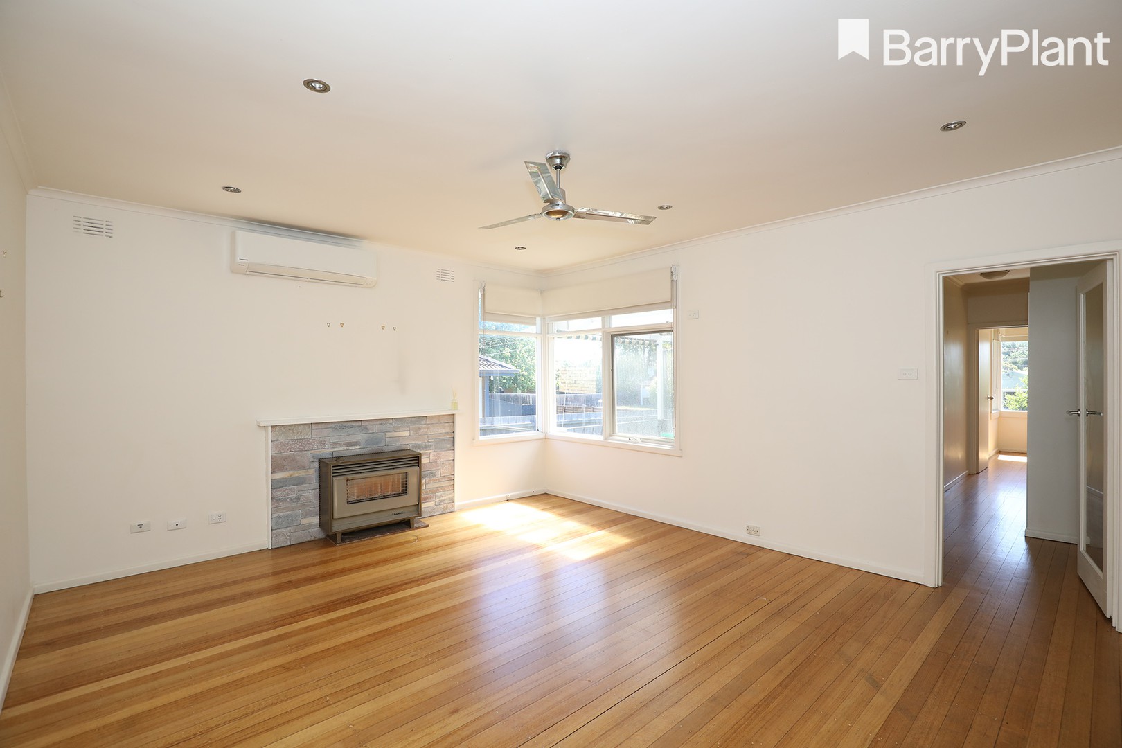 18 Wave Street, Frankston, VIC 3199 - Thumbnail 2 - 12/12/2019