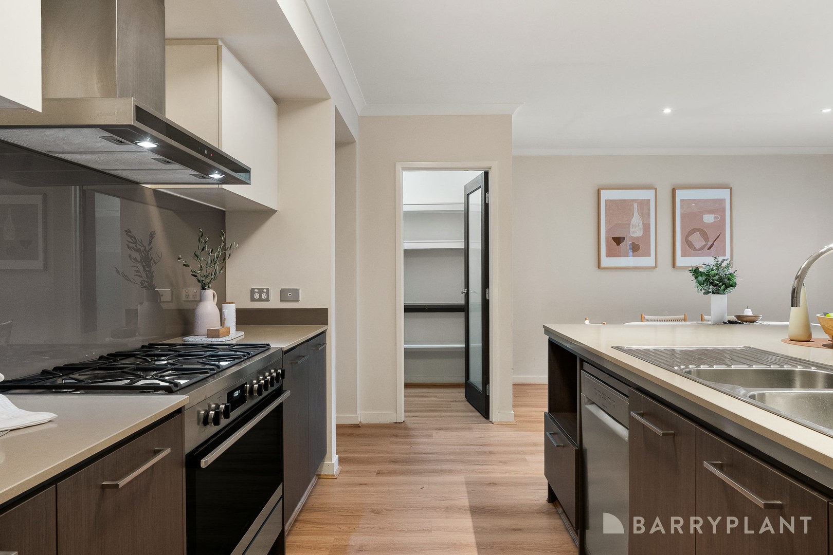 18 Westphalian Rise, Clyde North, VIC 3978, Clyde North - Thumbnail 3