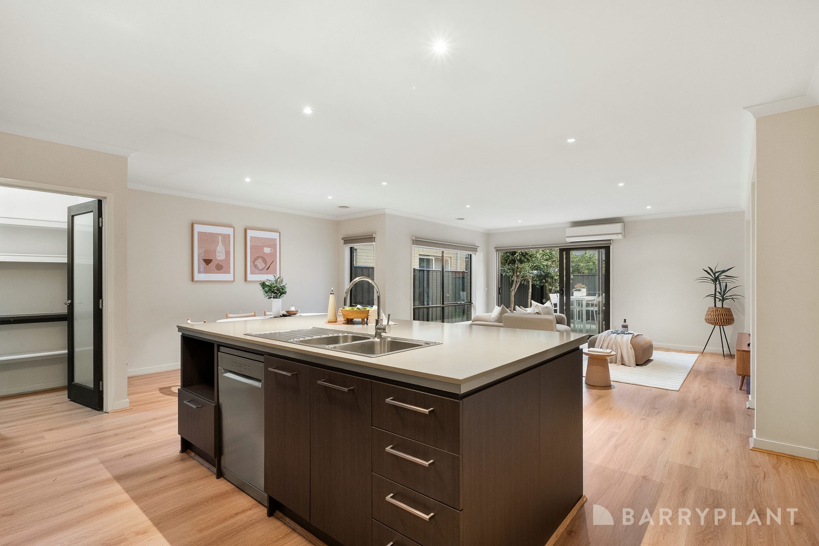 18 Westphalian Rise, Clyde North, VIC 3978, Clyde North - Thumbnail 4