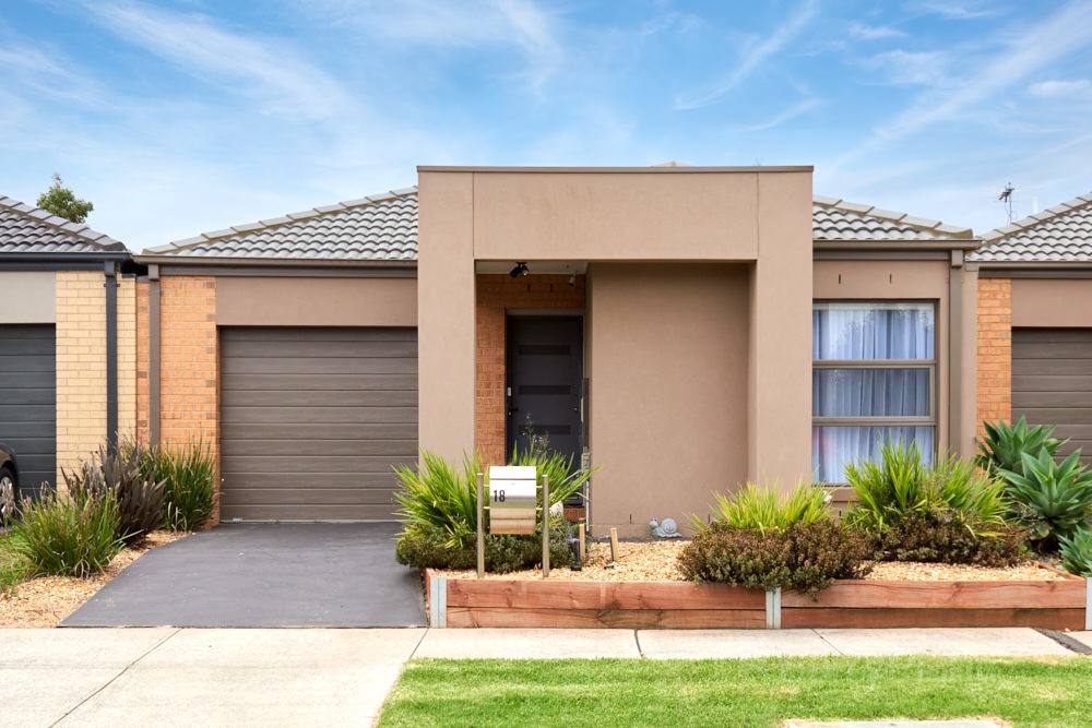 18 Wilkiea Crescent, Cranbourne North, VIC 3977, Cranbourne North - Thumbnail 2