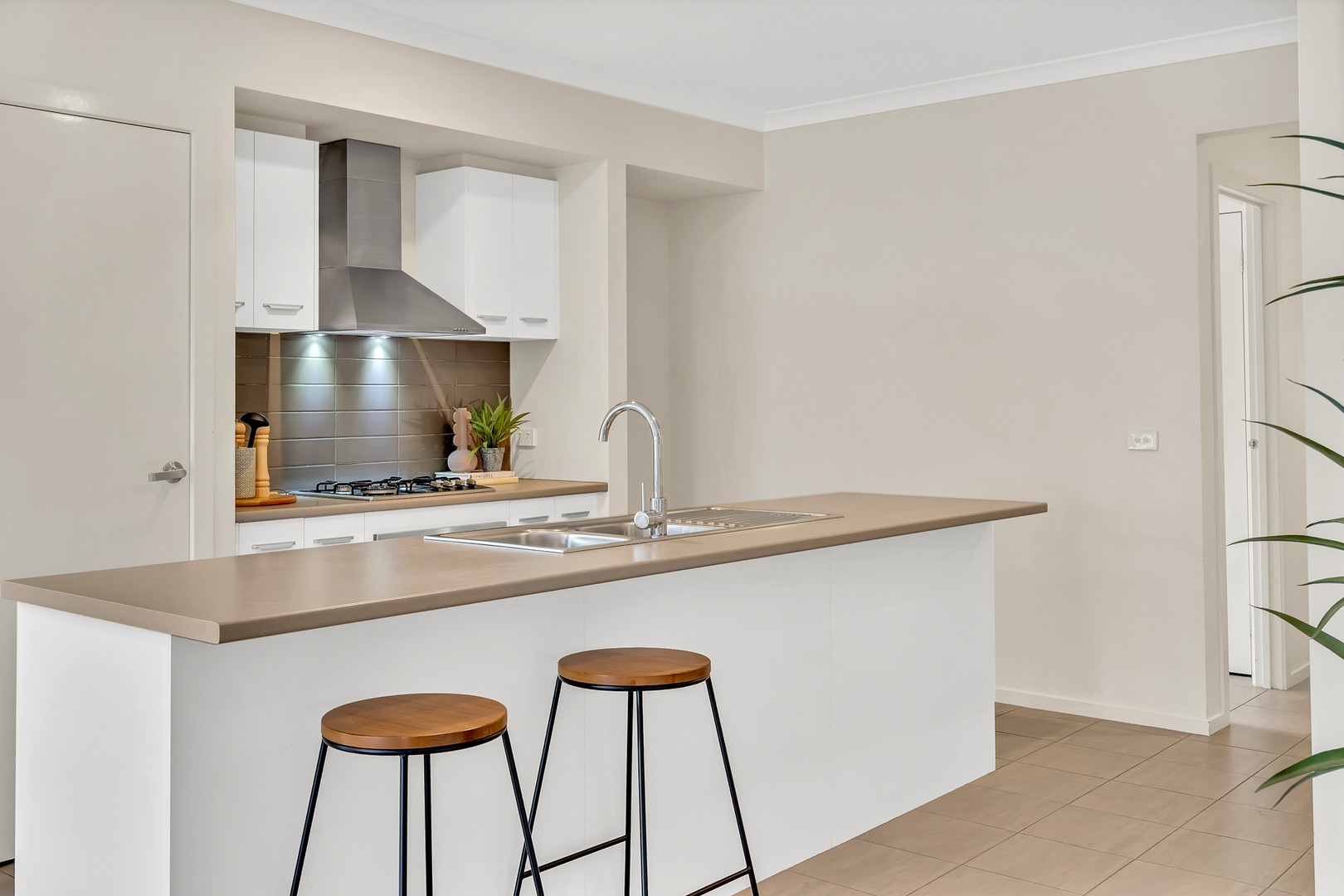 18 Woodgrove Street, Craigieburn, VIC 3064, Craigieburn - Thumbnail 2