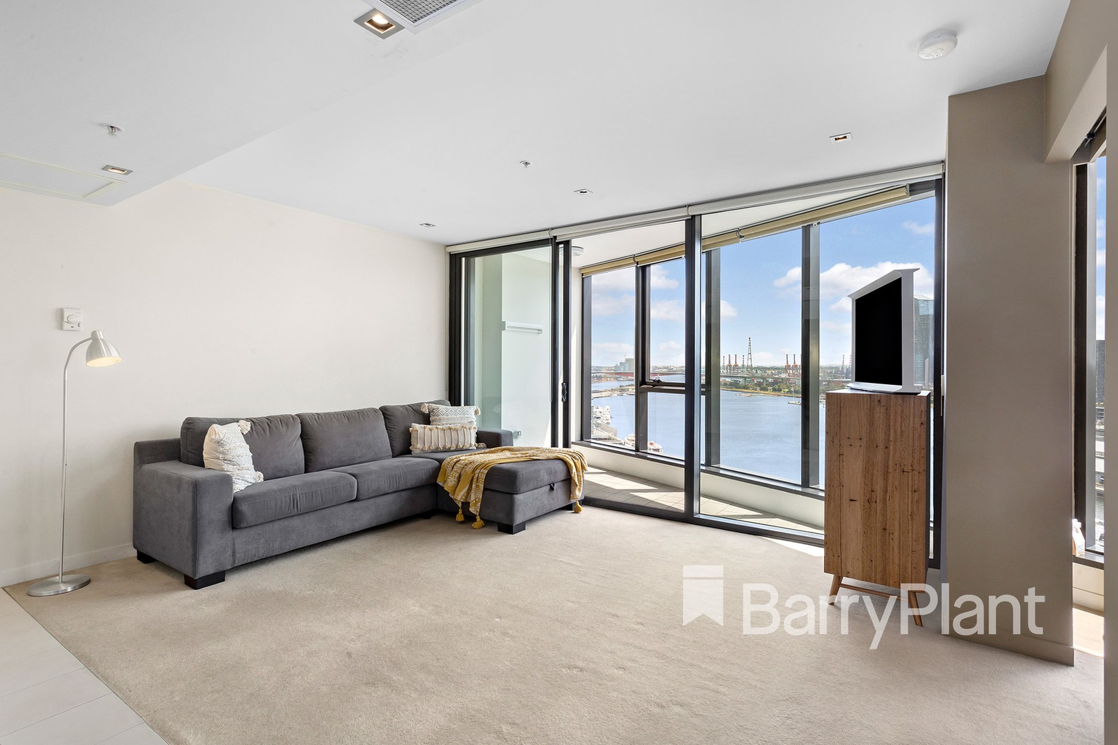 1811/100 Harbour Esplanade Street, Docklands, VIC 3008 - Thumbnail 2 - 03/02/2023
