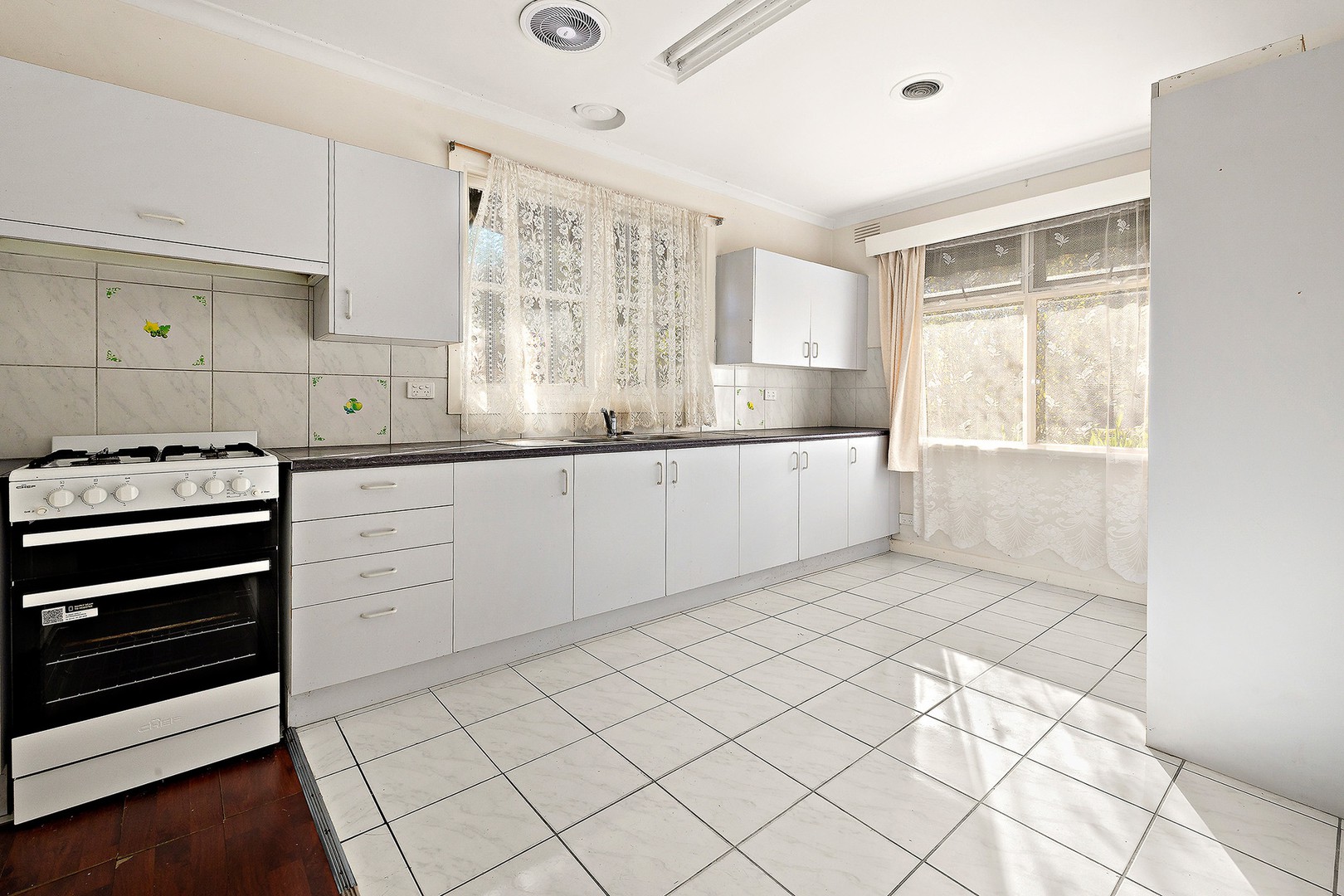 182 Beach Street, Frankston, VIC 3199, Frankston - Thumbnail 3