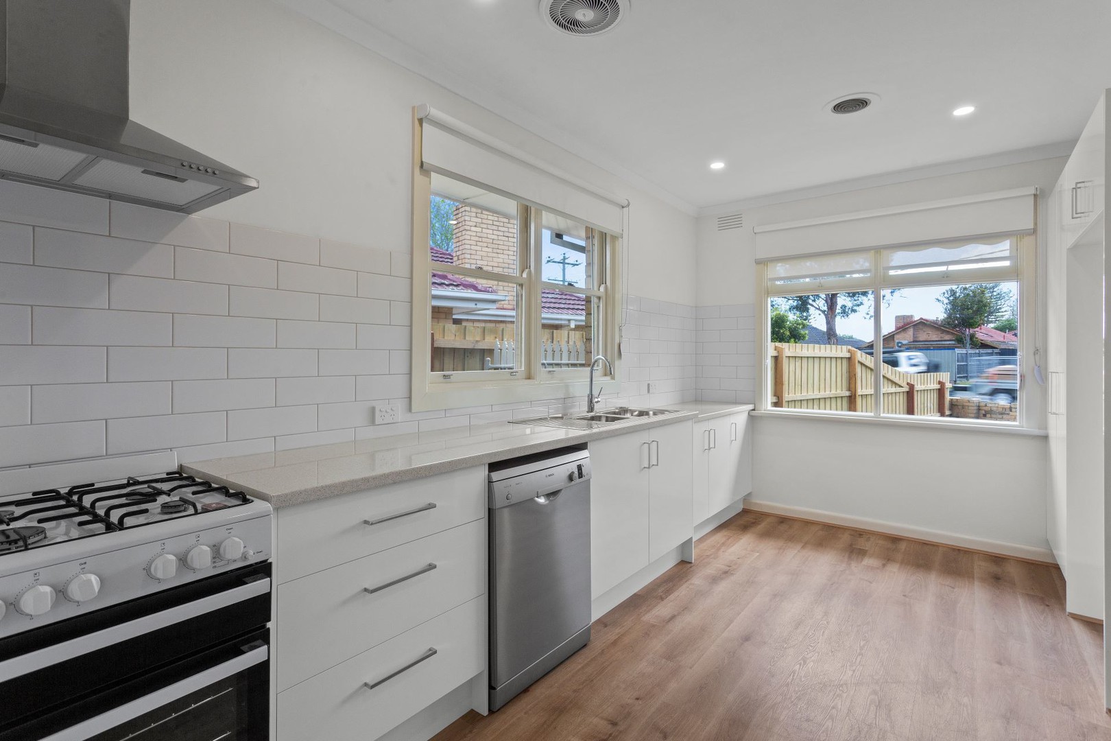 182 Beach Street, Frankston, VIC 3199 - Thumbnail 2 - 28/10/2024