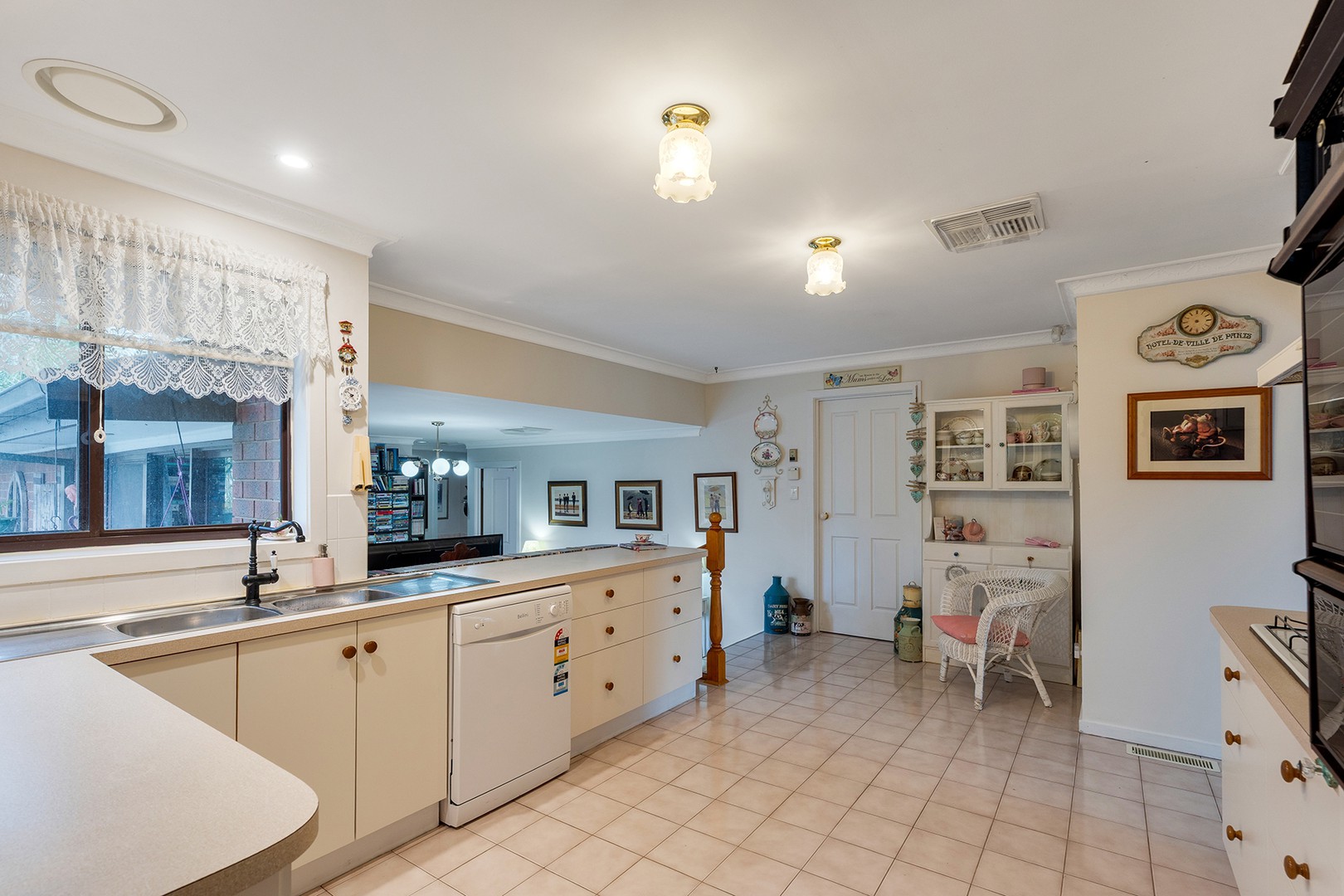 184 Erinbank Crescent, Attwood, VIC 3049, Attwood - Thumbnail 5