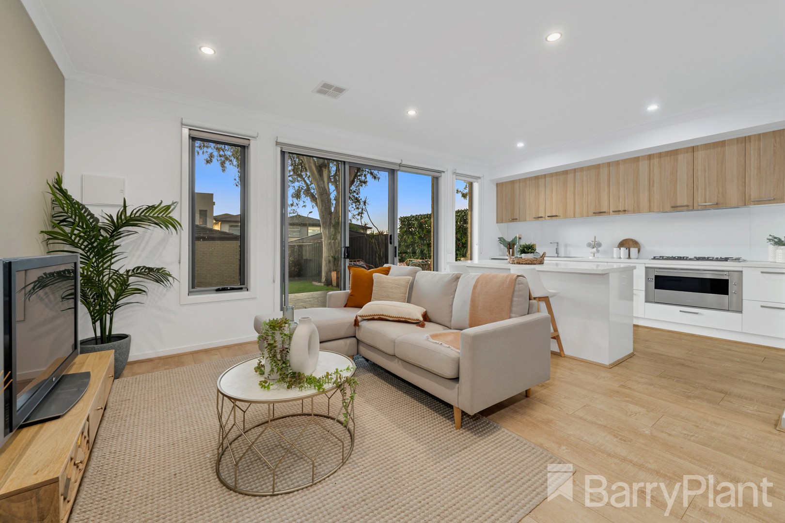 19 Baker Crescent, Heidelberg Heights, VIC 3081, Heidelberg Heights - Thumbnail 3
