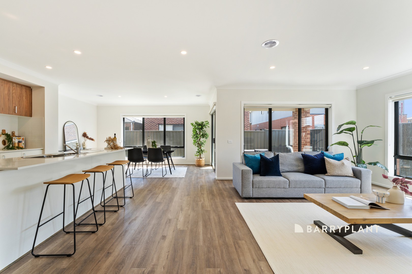 19 Bronx Avenue, Berwick, VIC 3806 - Thumbnail 2 - 03/03/2025