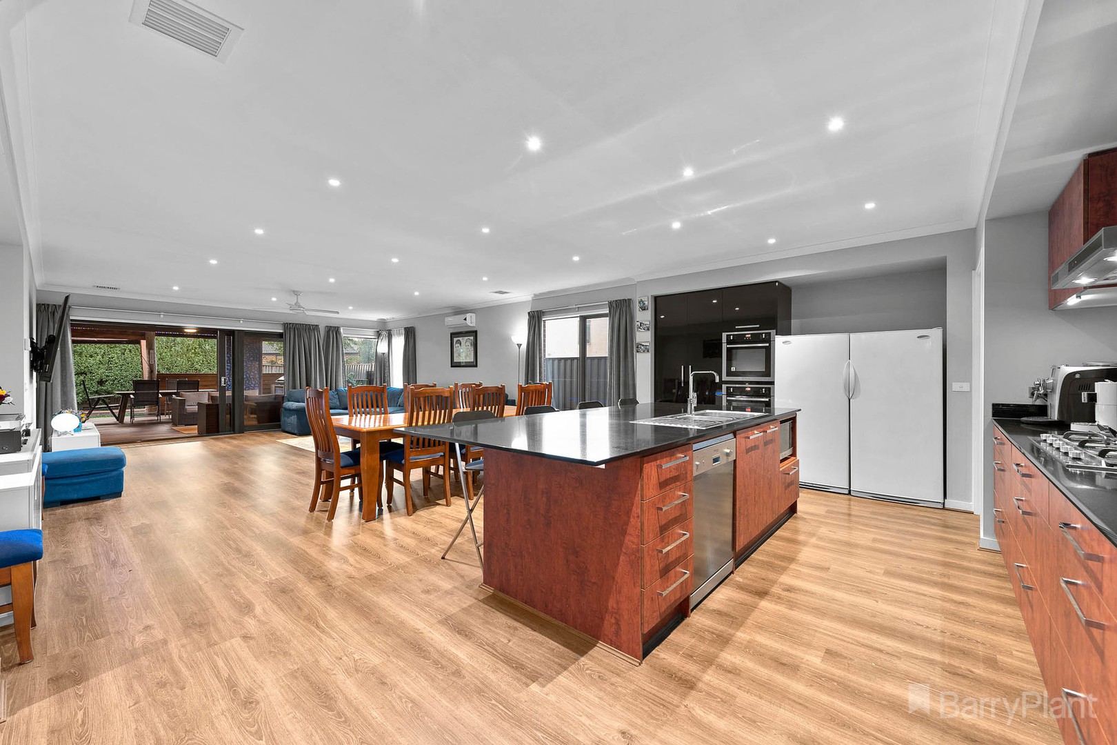 19 Burford Way, Cranbourne North, VIC 3977, Cranbourne North - Thumbnail 3