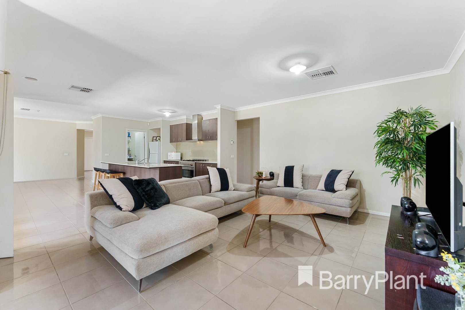 19 Bush Street, Manor Lakes, VIC 3024, Manor Lakes - Thumbnail 5