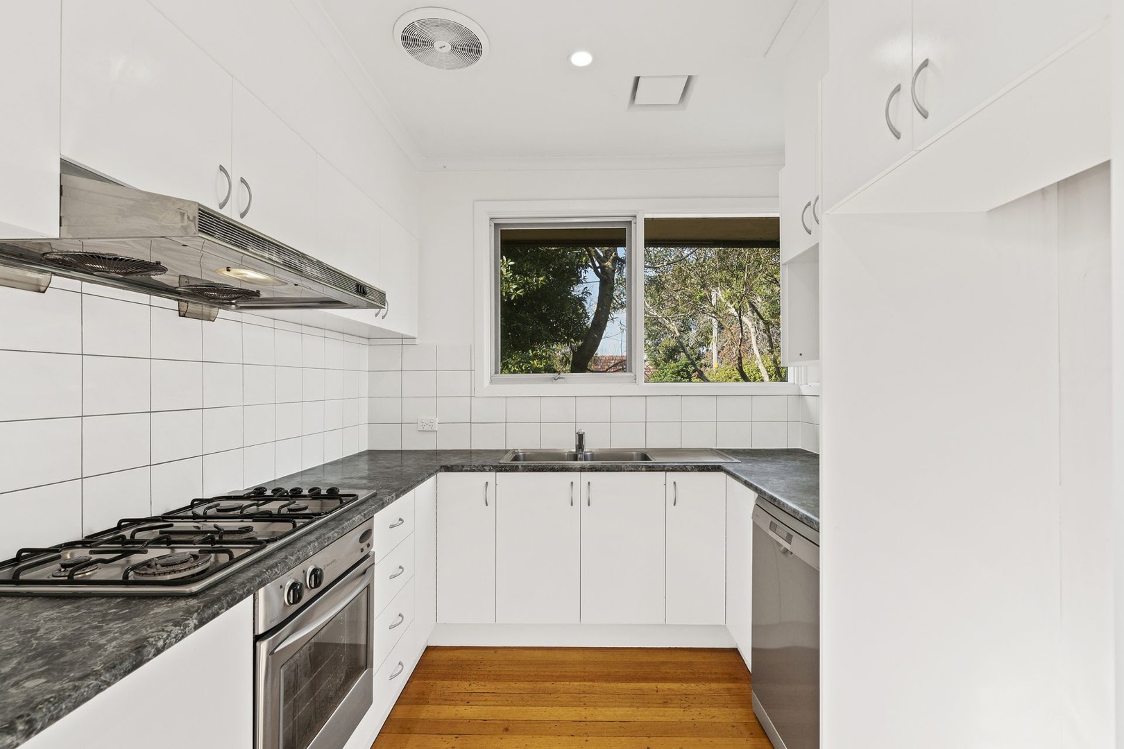 19 Canterbury Road, Ringwood East, VIC 3135 - Thumbnail 2 - 09/03/2023