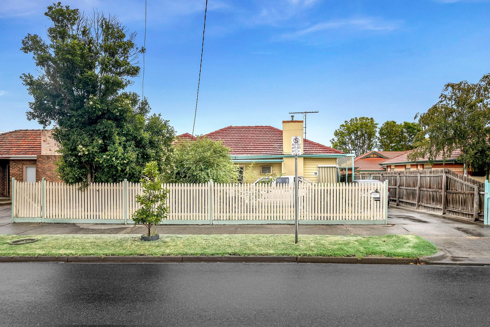 19 Carrington Road, Niddrie, VIC 3042, Niddrie - Thumbnail 2