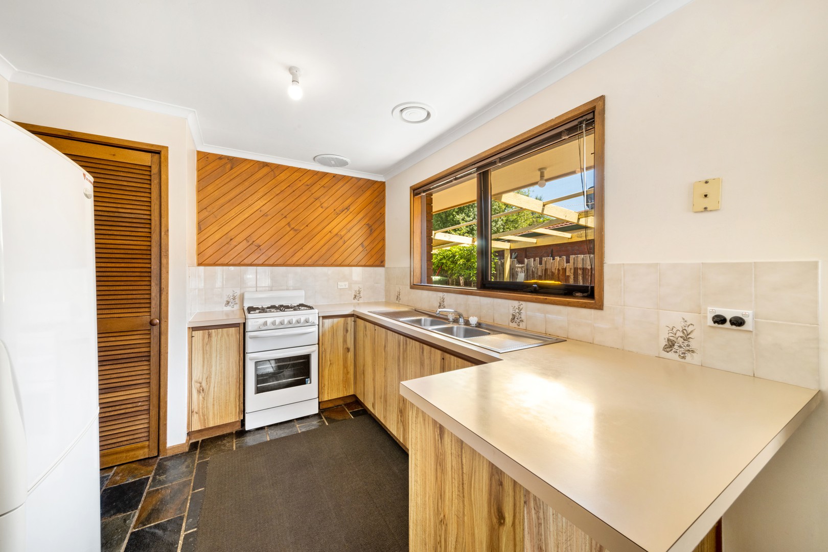 19 Cloverdale Drive, Corio, VIC 3214, Corio - Thumbnail 3
