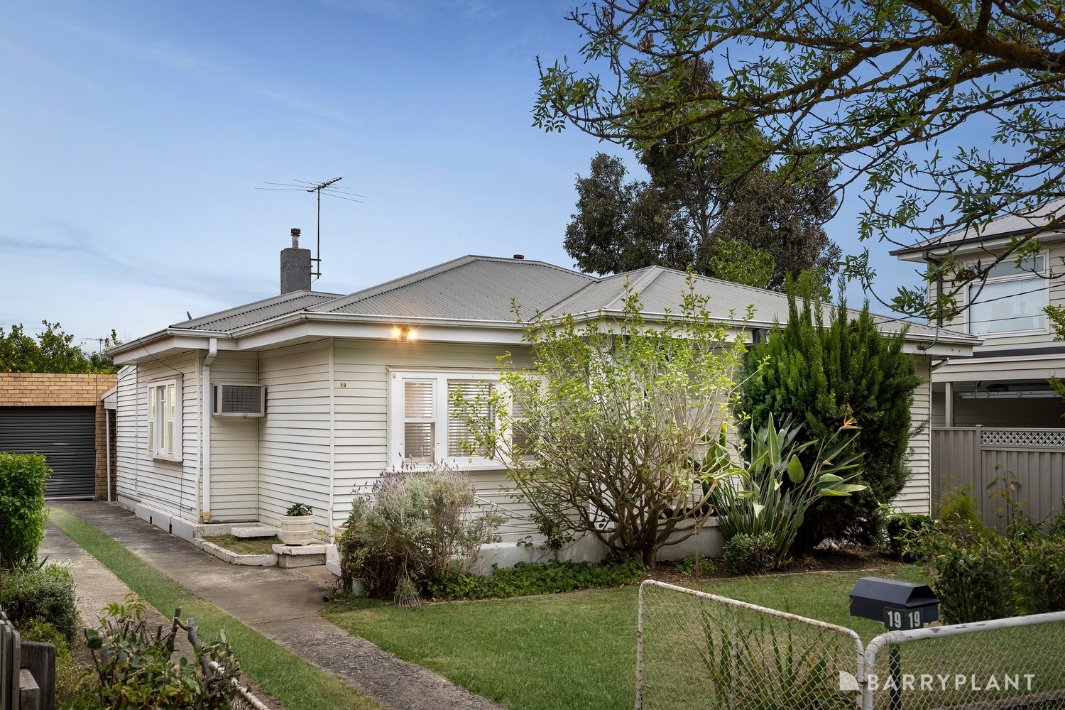 19 Cornwall Road, Sunshine, VIC 3020, Sunshine - Thumbnail 3