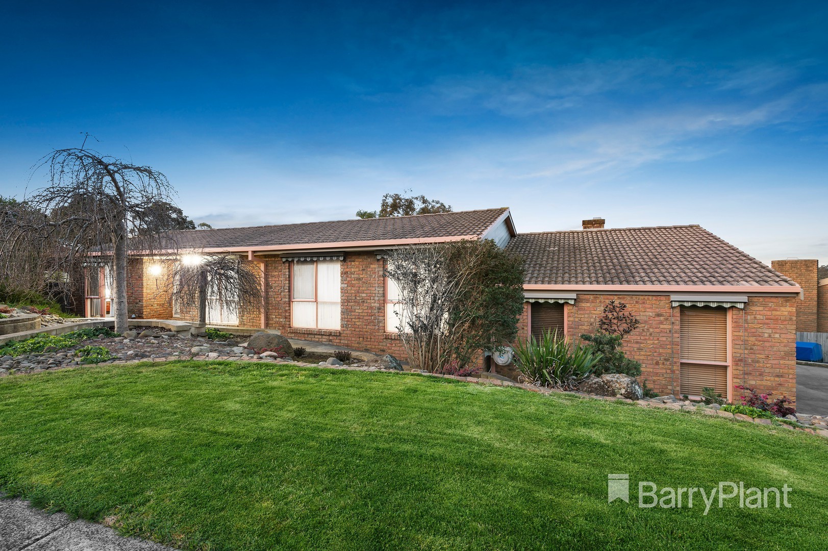 19 Covala Court, Greensborough, VIC 3088 - Thumbnail 2 - 07/09/2022