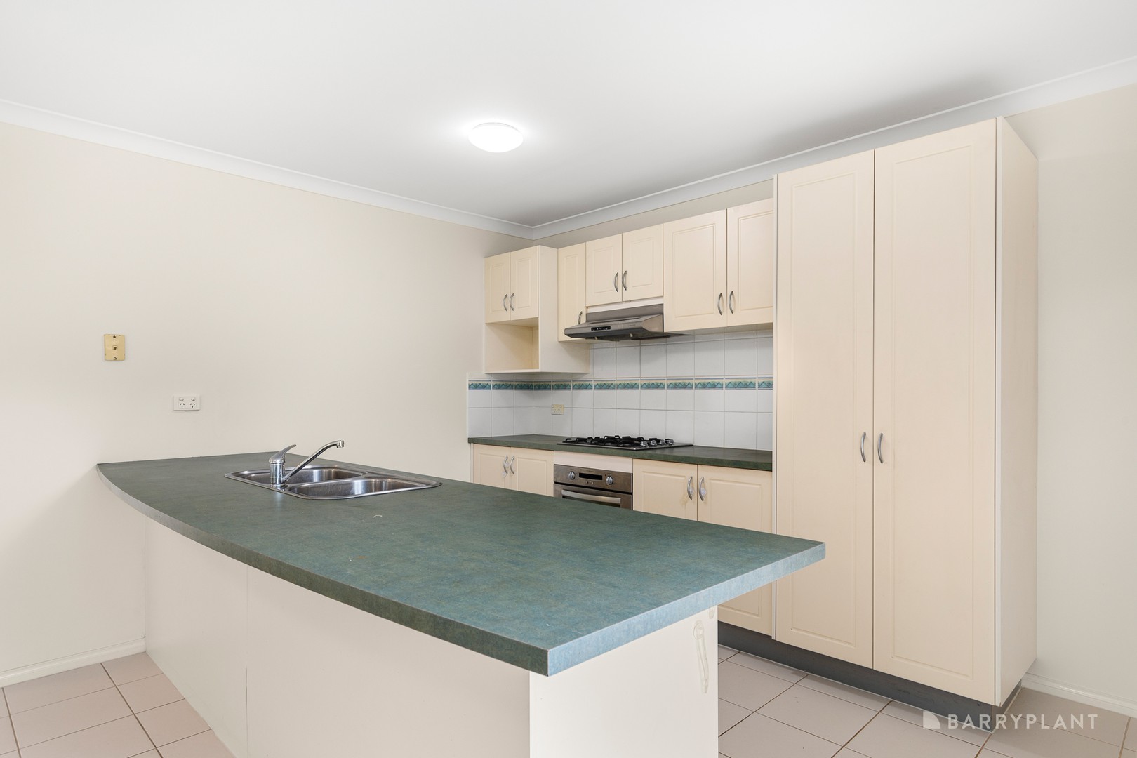 19 Covent Gardens, Point Cook, VIC 3030, Point Cook - Thumbnail 4