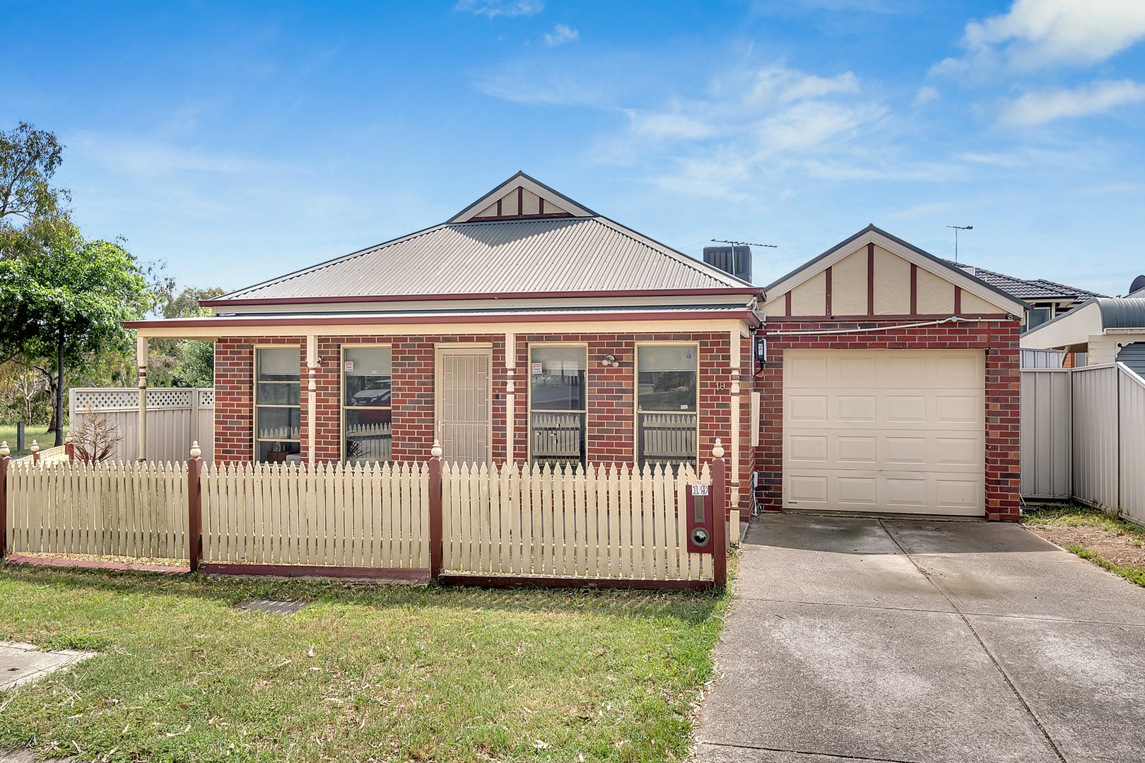 19 Creekwood Drive, Craigieburn, VIC 3064, Craigieburn - Thumbnail 2