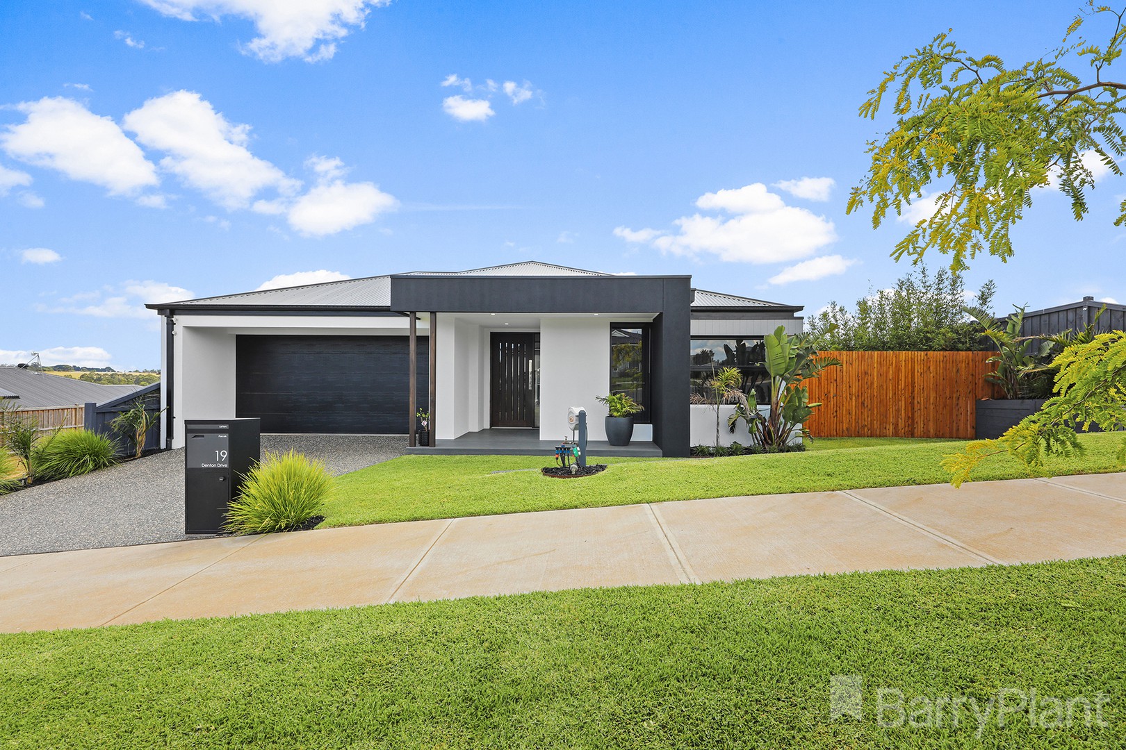19 Denton Drive, Warragul, VIC 3820, Warragul - Thumbnail 2