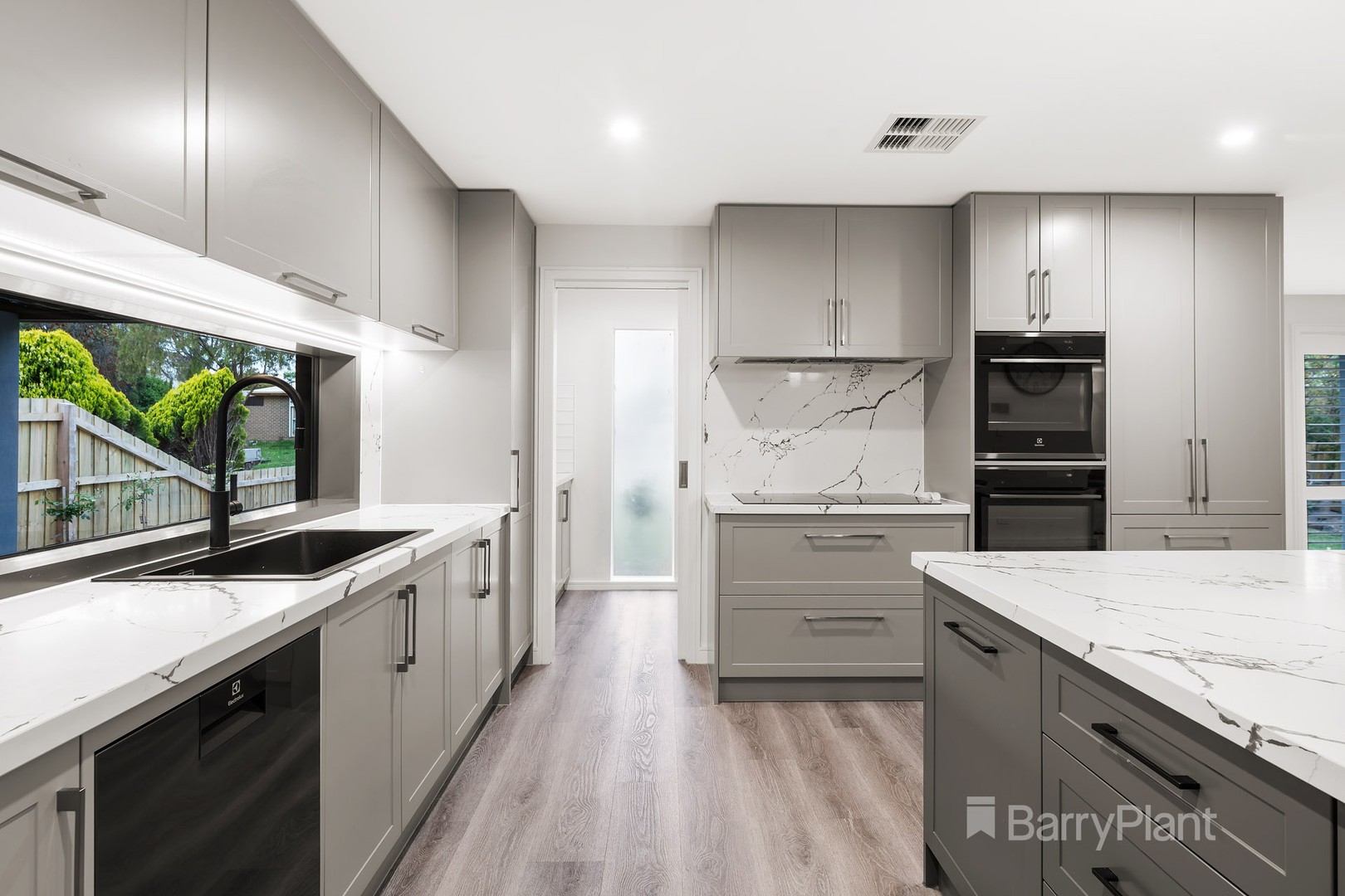 19 Dumfries Way, Wantirna, VIC 3152, Wantirna - Thumbnail 3
