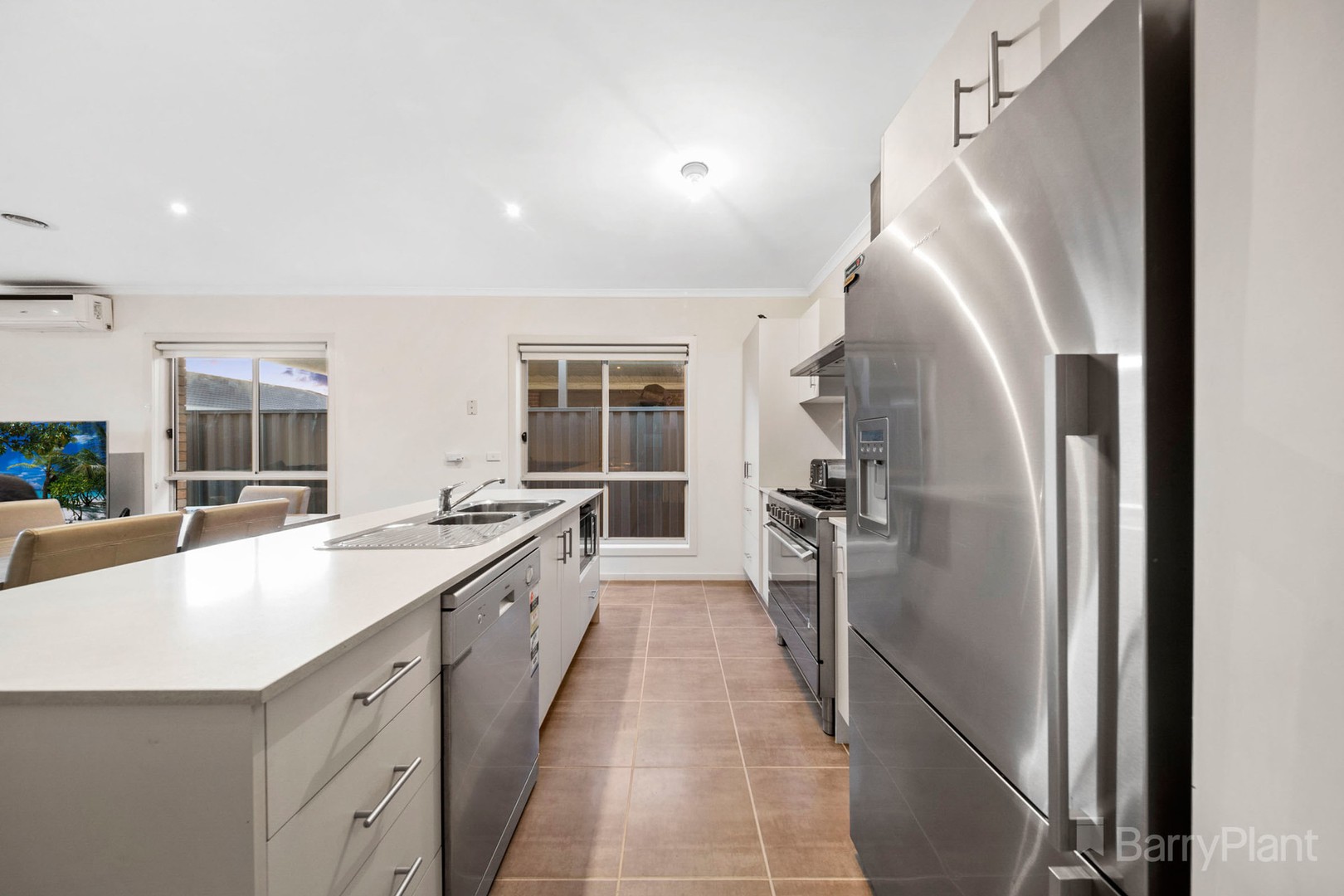 19 Elderberry Way, Pakenham, VIC 3810, Pakenham - Thumbnail 3