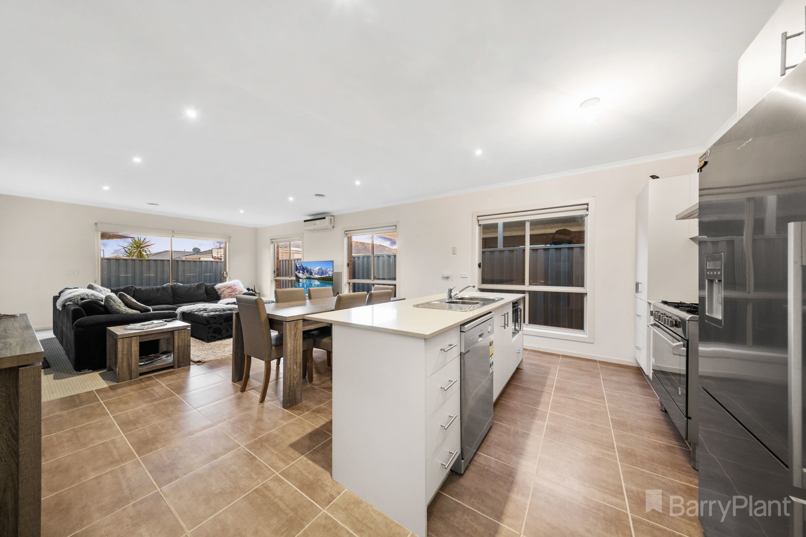 19 Elderberry Way, Pakenham, VIC 3810, Pakenham - Thumbnail 4