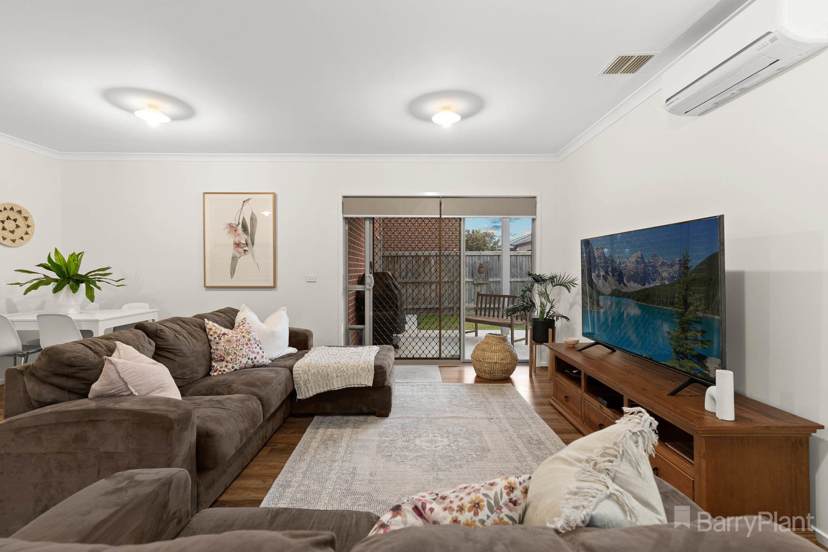 19 Elmtree Crescent, Clyde North, VIC 3978, Clyde North - Thumbnail 3
