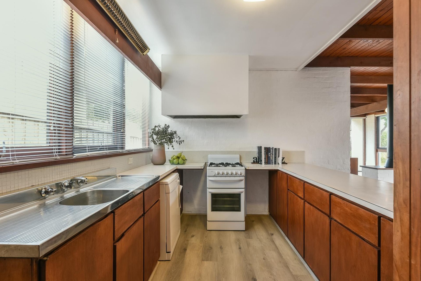 19 Elsvern Av, Belmont, VIC 3216, Belmont - Thumbnail 3
